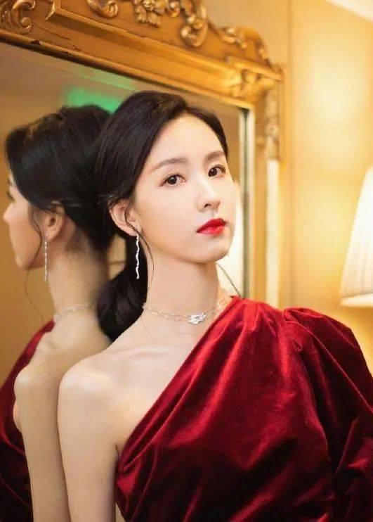 娱乐吃瓜女星牺牲,揭秘吃瓜女星背后的辛酸历程 第3张 娱乐吃瓜女星牺牲,揭秘吃瓜女星背后的辛酸历程 第3张